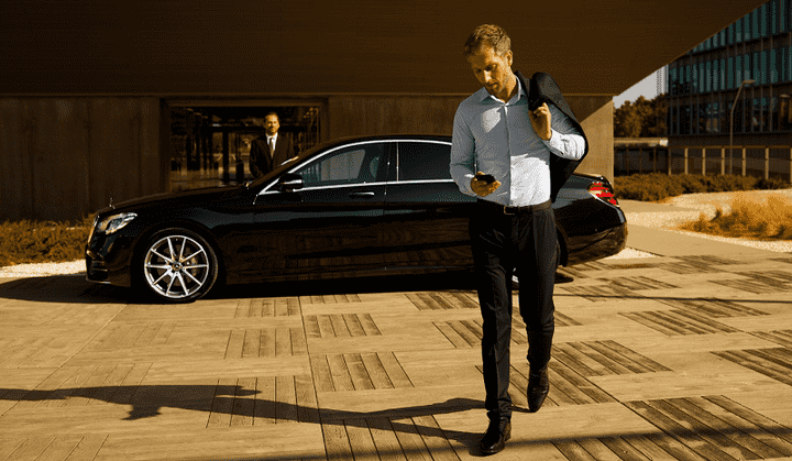 Luxe et efficacité : service de limousine pour votre voyage d'affaires à Zurich