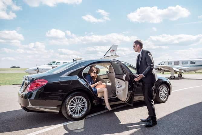 Luxe et efficacité : service de limousine pour votre voyage d'affaires à Zurich